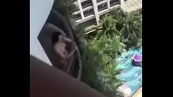 Жена лижет благоверному хуй на камеру для онлайн трансляции